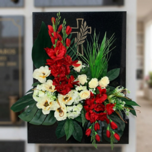 Jardinera cementerio artificial tono blanco y rojo